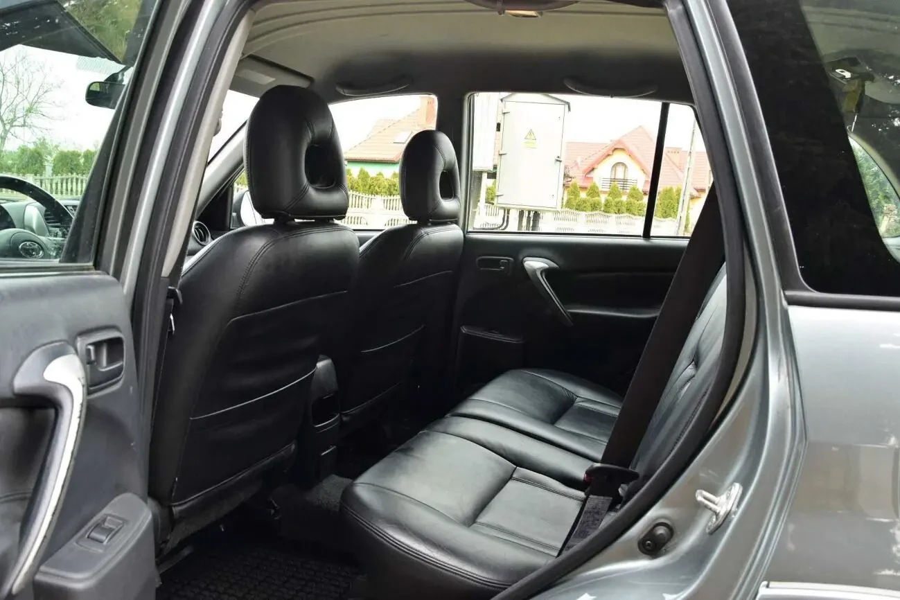 Продам Toyota RAV4 8