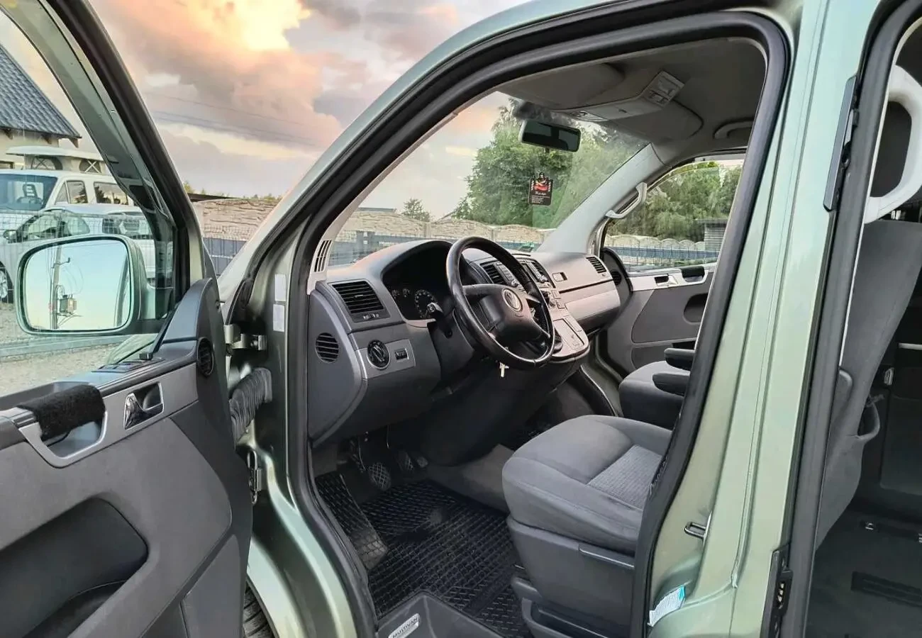 Продам Volkswagen Transporter T5 9