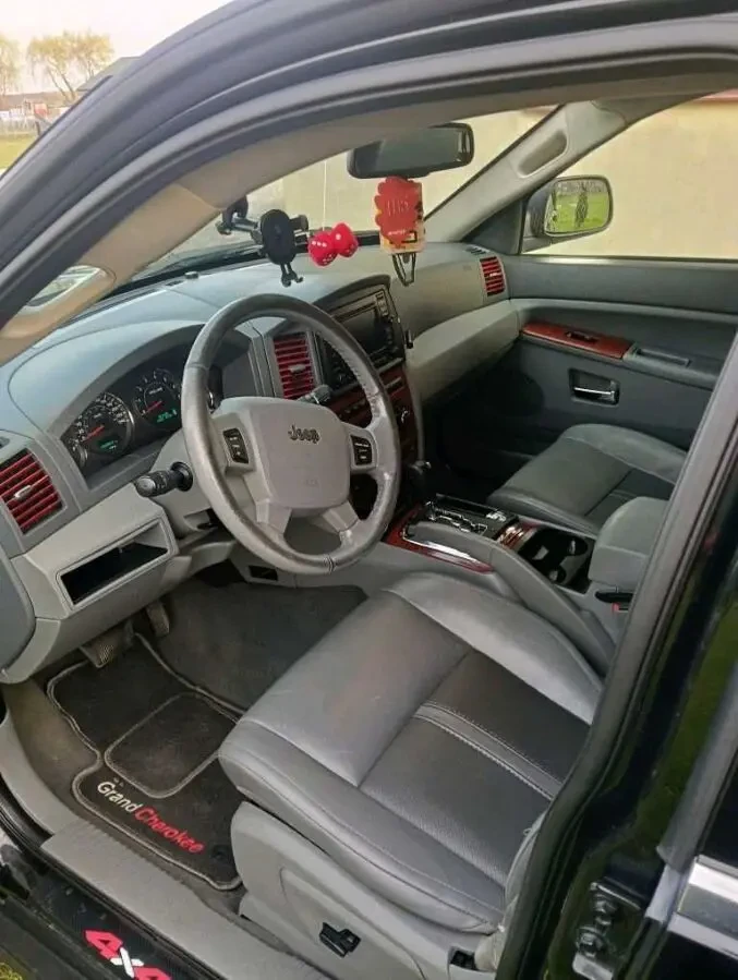 Продам Jeep Grand Cherooke 8