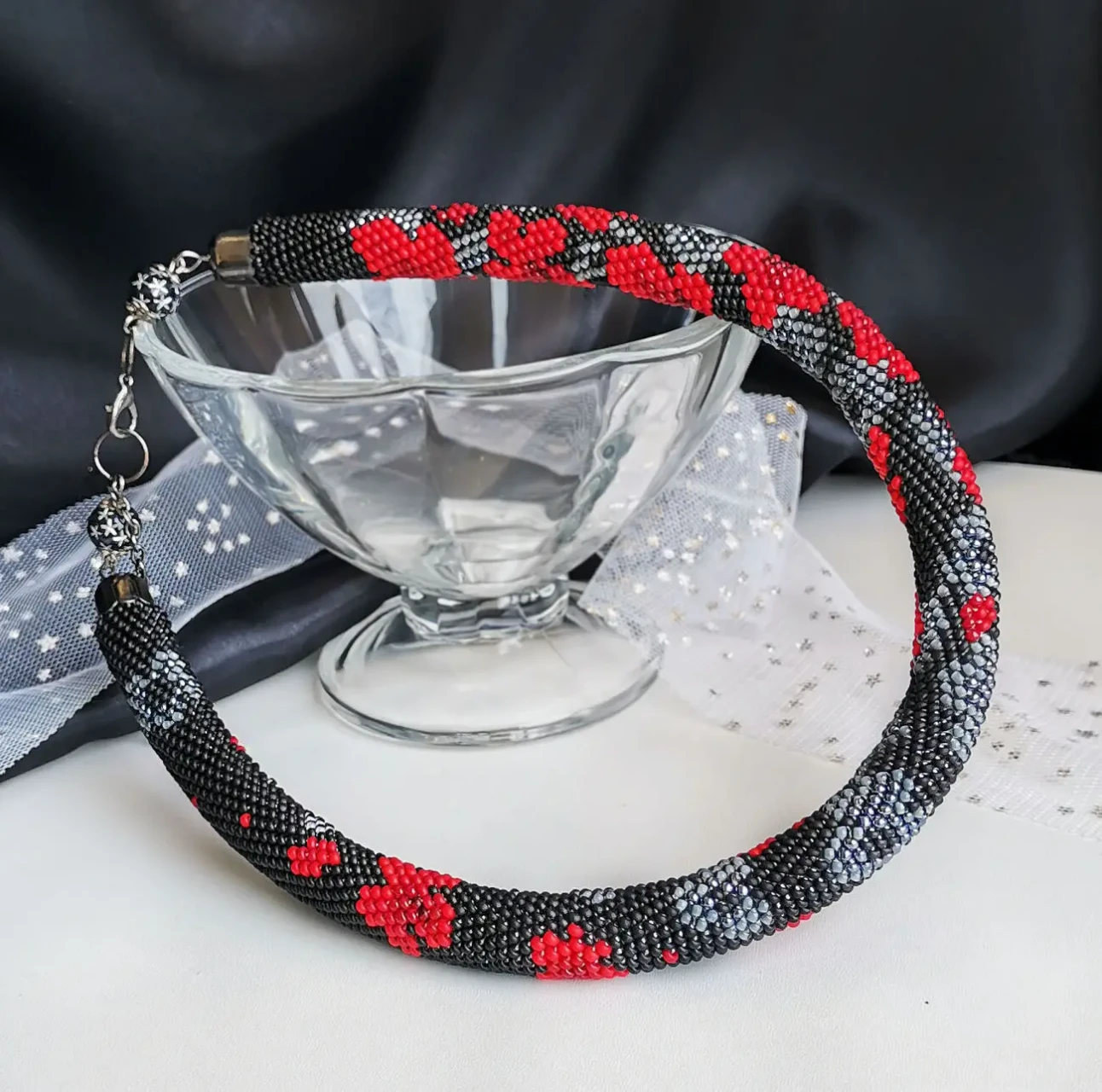 Прикраса із бісеру кольє-джгут Червоні вогники 3