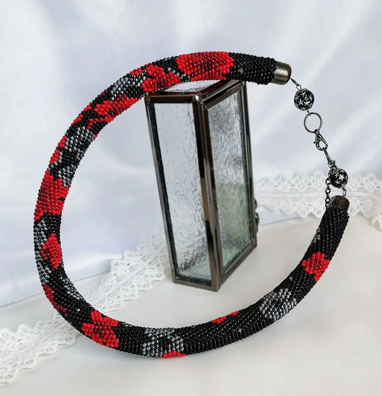 Прикраса із бісеру кольє-джгут Червоні вогники 9