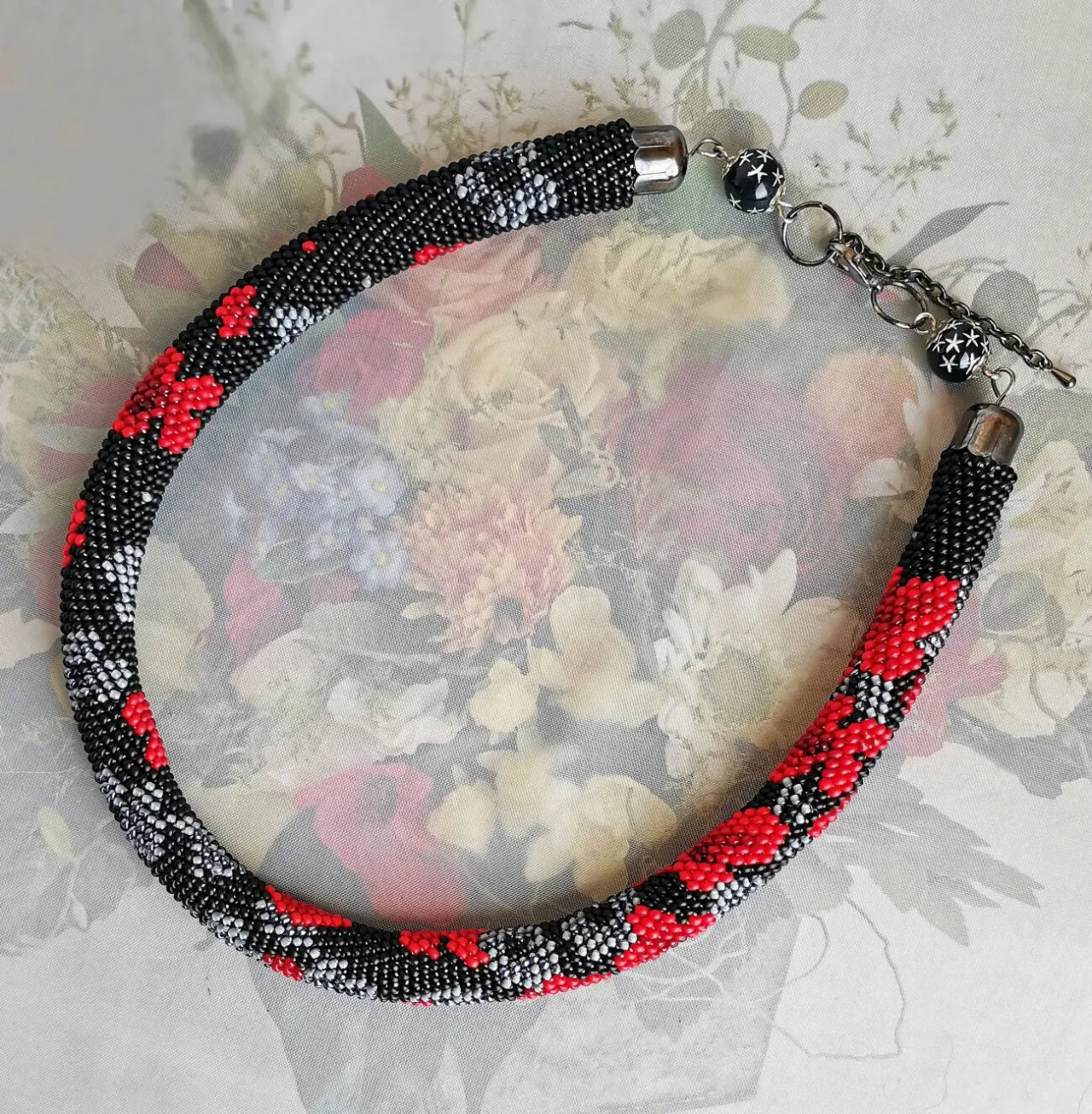 Прикраса із бісеру кольє-джгут Червоні вогники 4