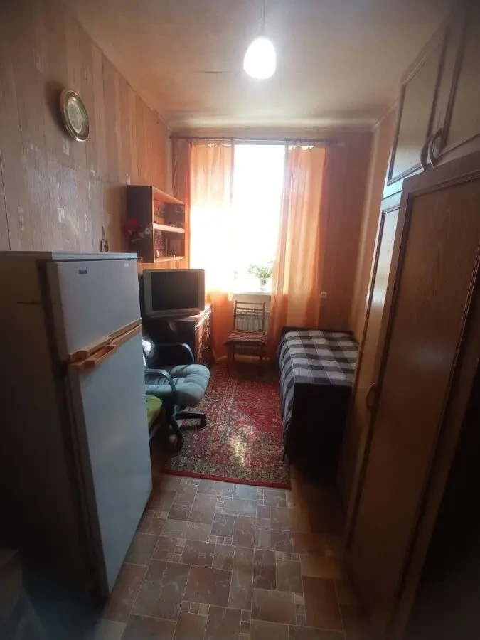 Продам МЕГАДЕШЕВУ 2-о кімнатну гостинку на ХТЗ за 7000. 6