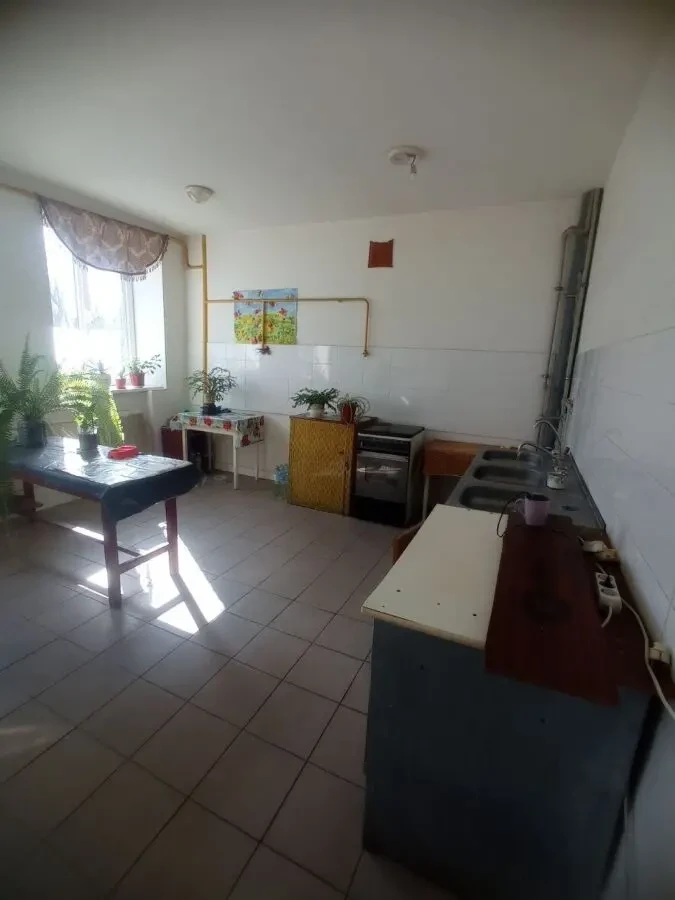 Продам МЕГАДЕШЕВУ 2-о кімнатну гостинку на ХТЗ за 7000. 3