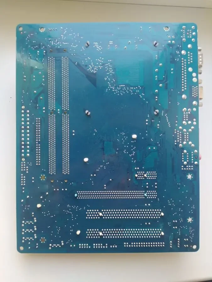 Материнська плата Gigabyte 9