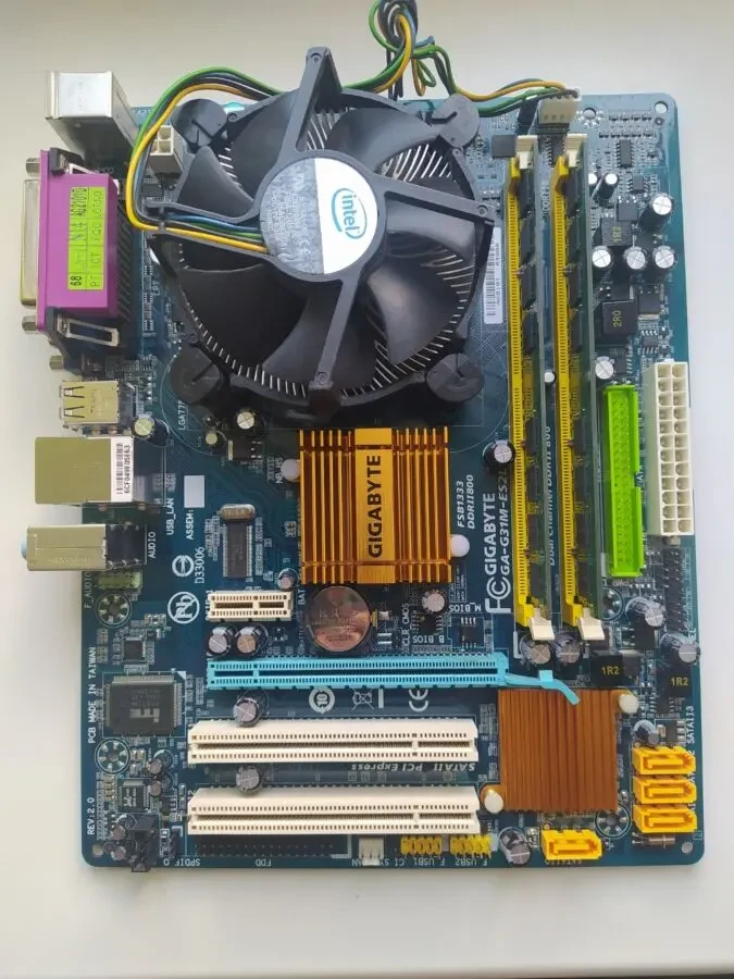 Материнська плата Gigabyte 5