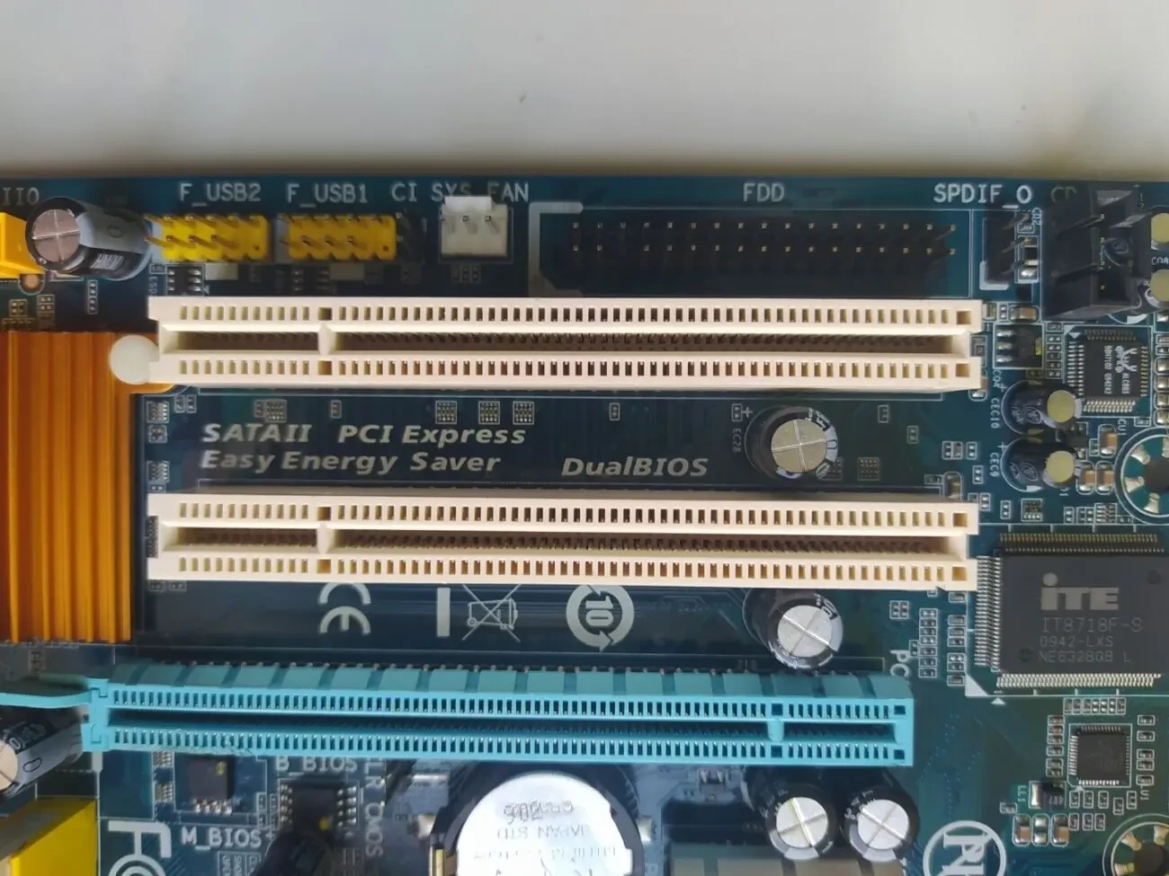 Материнська плата Gigabyte 4