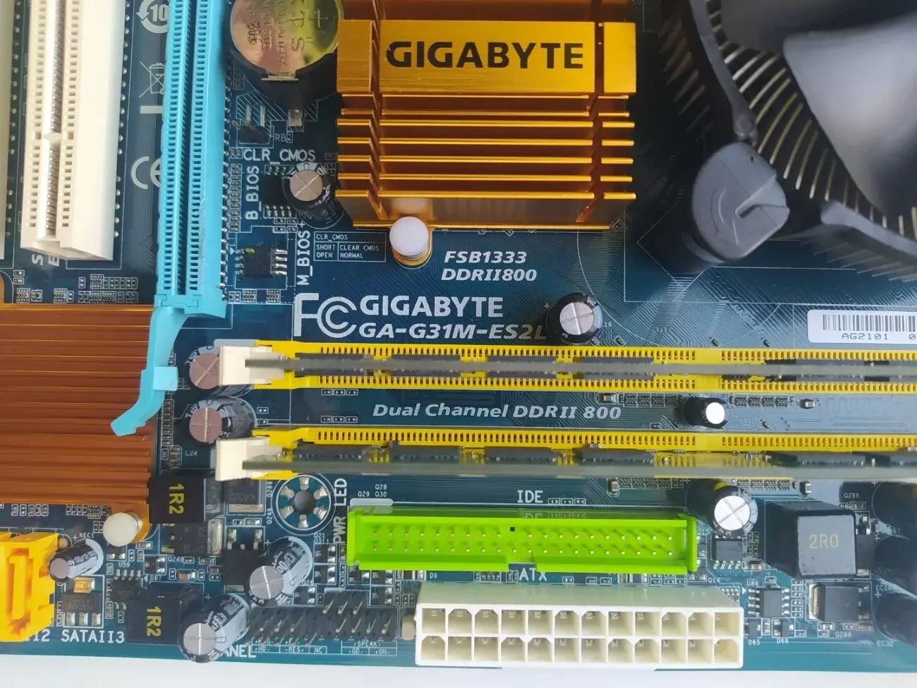 Материнська плата Gigabyte 6