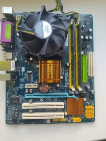 Материнська плата Gigabyte