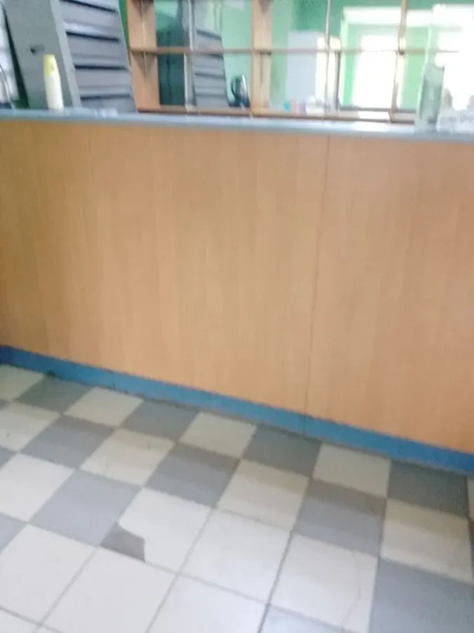 Холодильні прилавки, холодильні шафи для напоїв, морозильні камери. 4