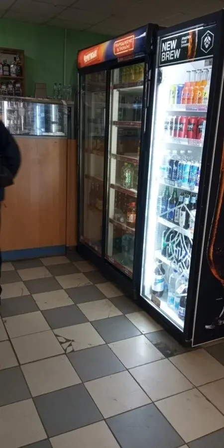 Холодильні прилавки, холодильні шафи для напоїв, морозильні камери. 2