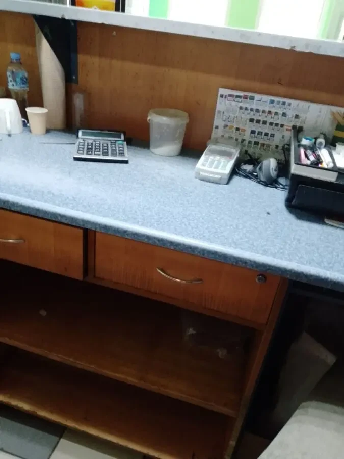 Холодильні прилавки, холодильні шафи для напоїв, морозильні камери. 3