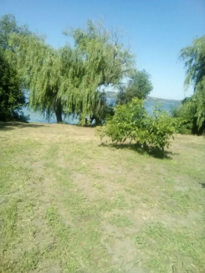 Продам будинок на березі Дніпра власний берег 25 соток землі 3