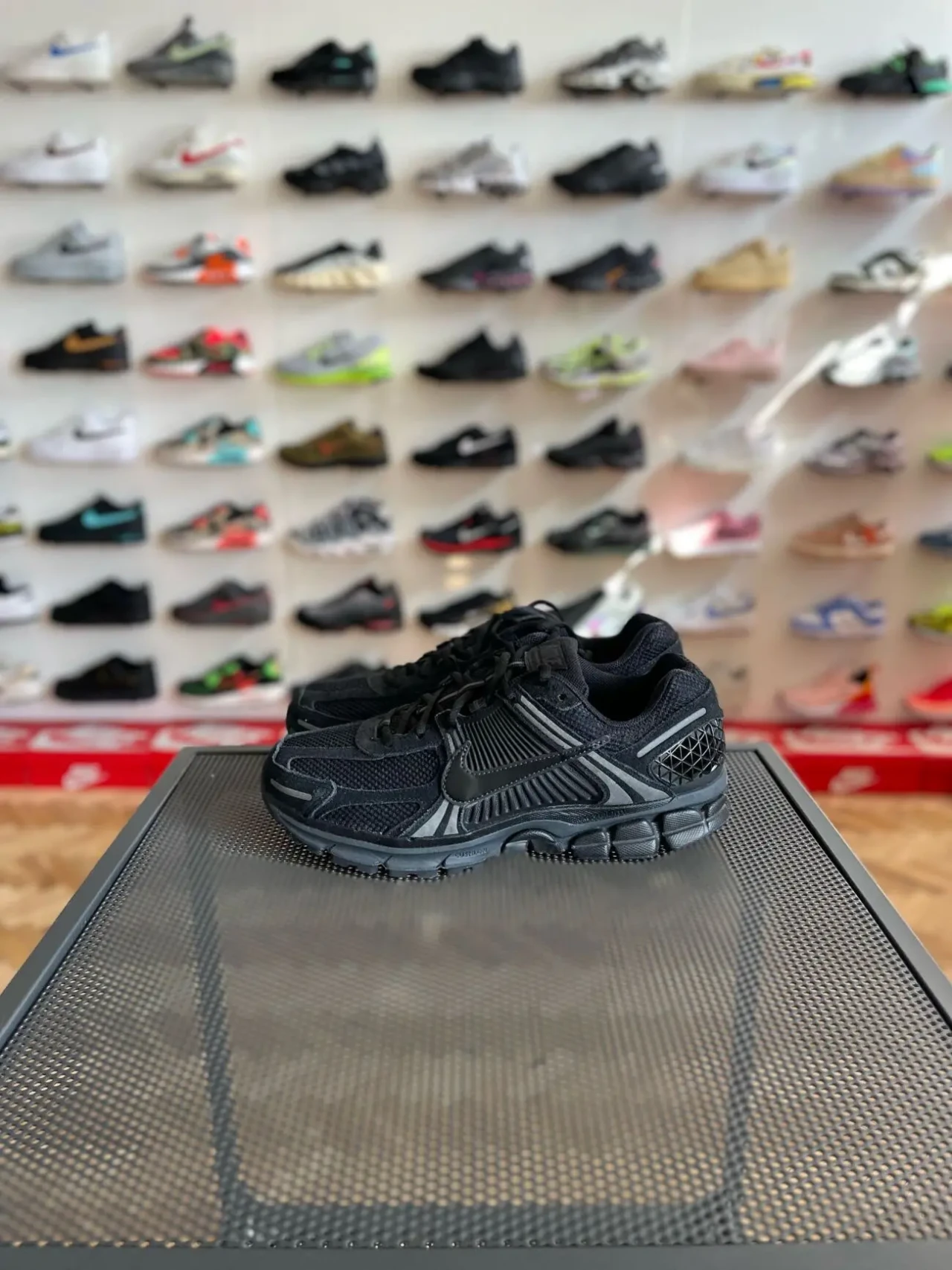Оригінал-Кросівки Nike Zoom Vomero 5 Black (HF1553-001) 4