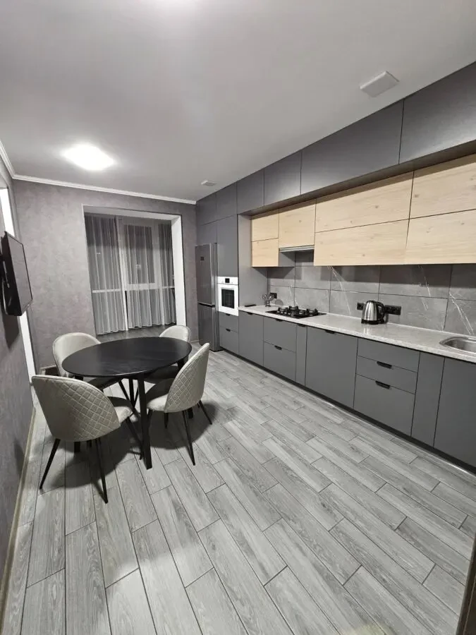 Сучасна 2к квартира з меблями, близько до Центру 2