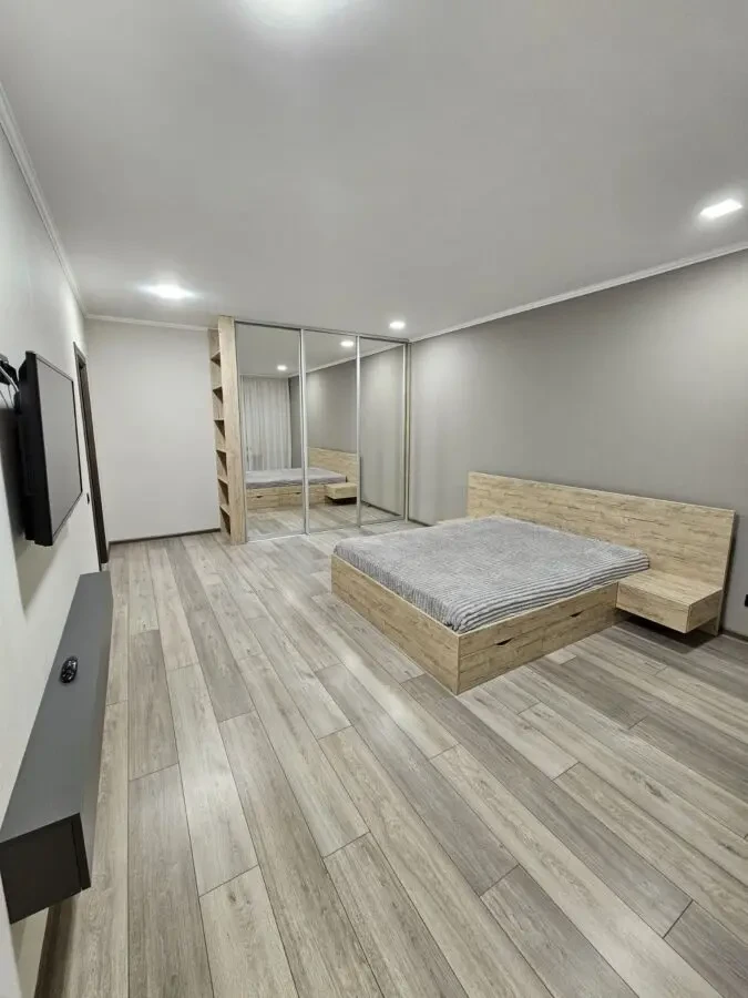 Сучасна 2к квартира з меблями, близько до Центру 10