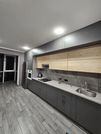 Сучасна 2к квартира з меблями, близько до Центру