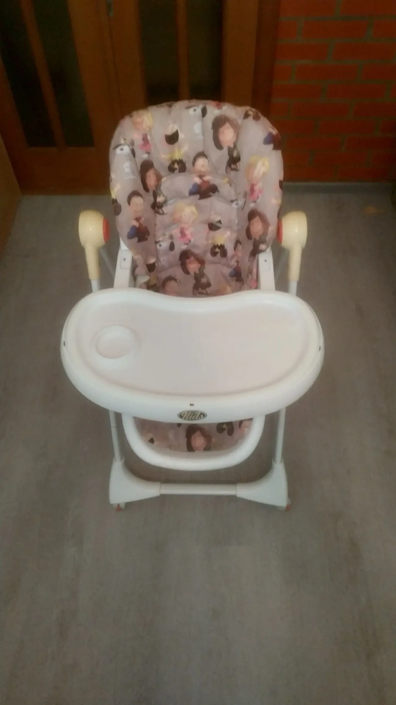 Продам стульчик для кормления 4
