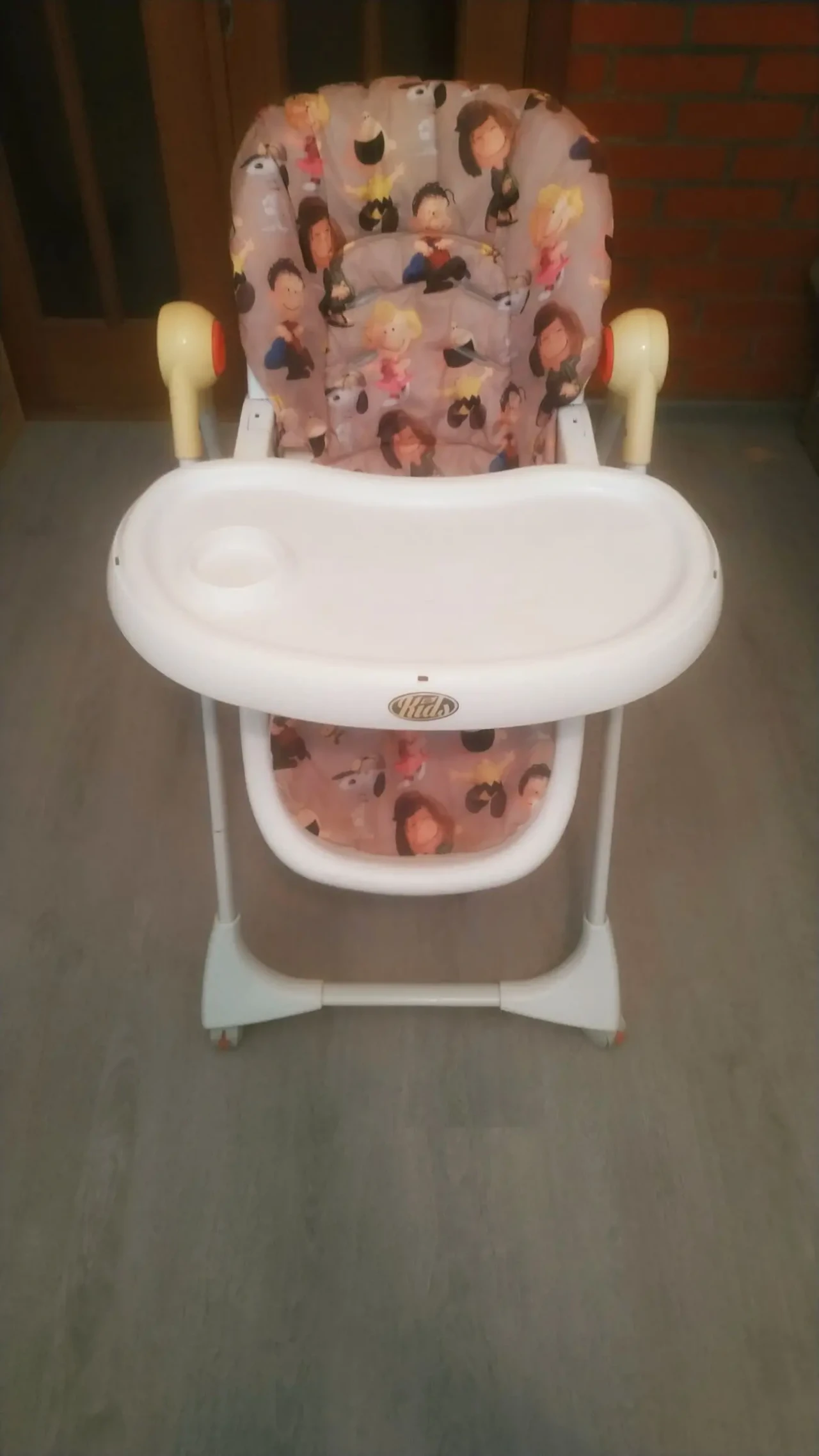 Продам стульчик для кормления