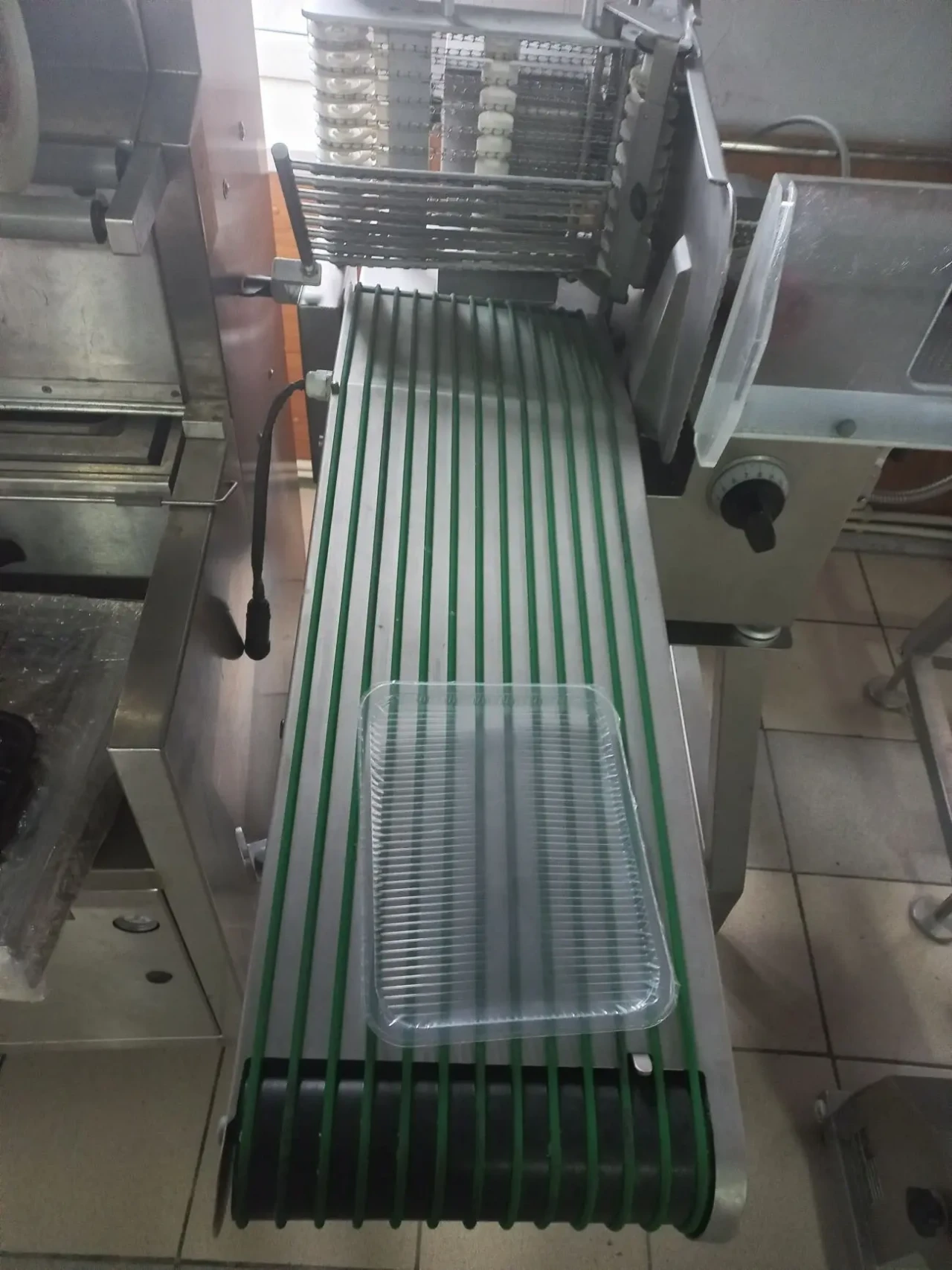 Автоматичний конвеєрний слайсер Scharfen