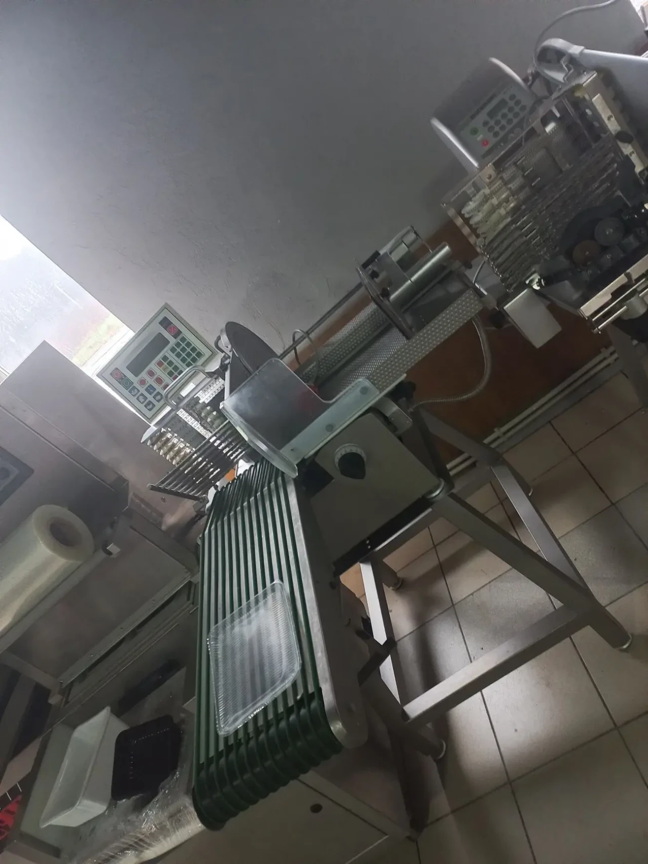 Автоматичний конвеєрний слайсер Scharfen 9