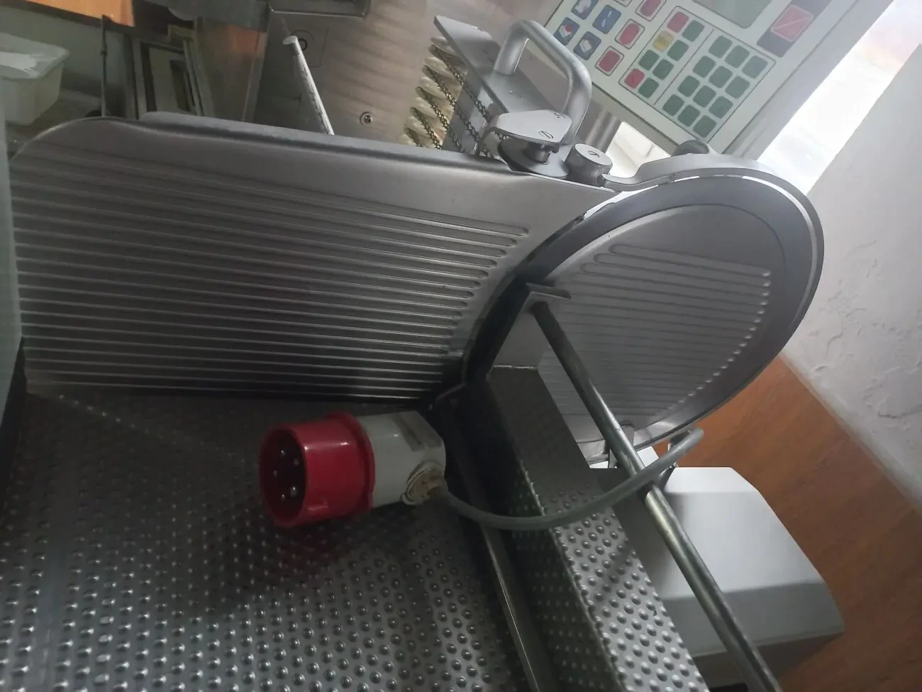 Автоматичний конвеєрний слайсер Scharfen 5