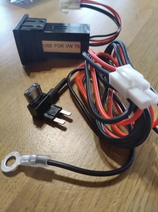 Двойное зарядное устройство USB для VW T5 Transporter 2003-2009 2.1A 6