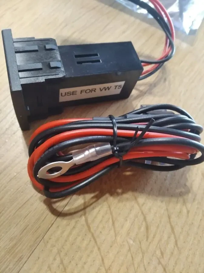 Двойное зарядное устройство USB для VW T5 Transporter 2003-2009 2.1A 5