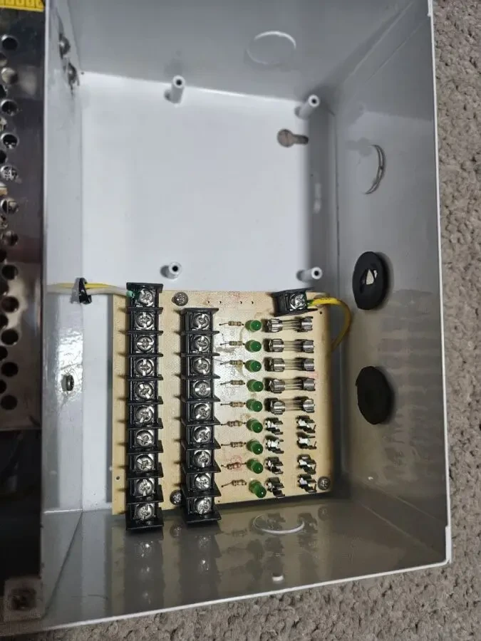 Блок питания в металлическом ящике для камер CCTV, 9-кан 12В 10А 120Вт 5