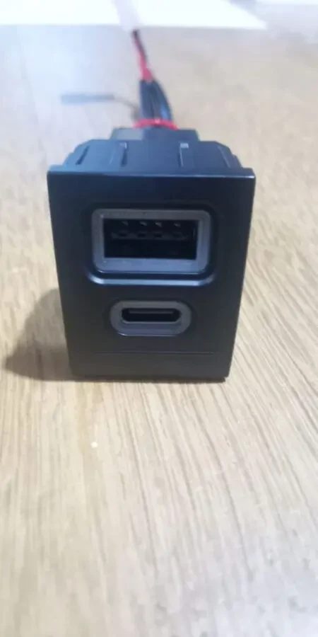 Быстрая зарядка QC3.0 для Volkswagen POLO 04-11 3