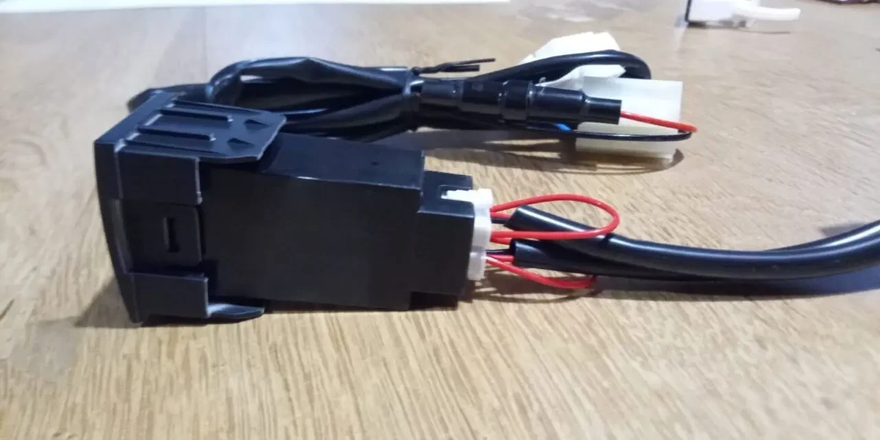 Быстрая зарядка QC3.0 для Volkswagen POLO 04-11 5