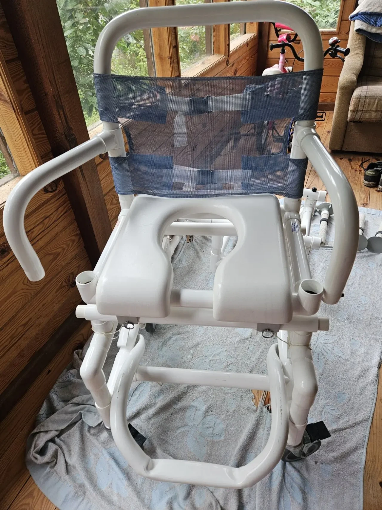 Система перемещения инвалида в ванну или туалет. 9