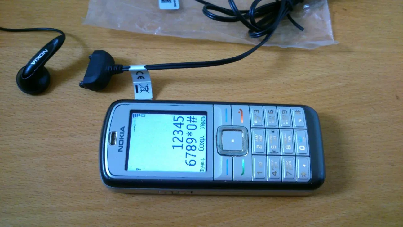 Телефон nokia 6070 с наушником 4