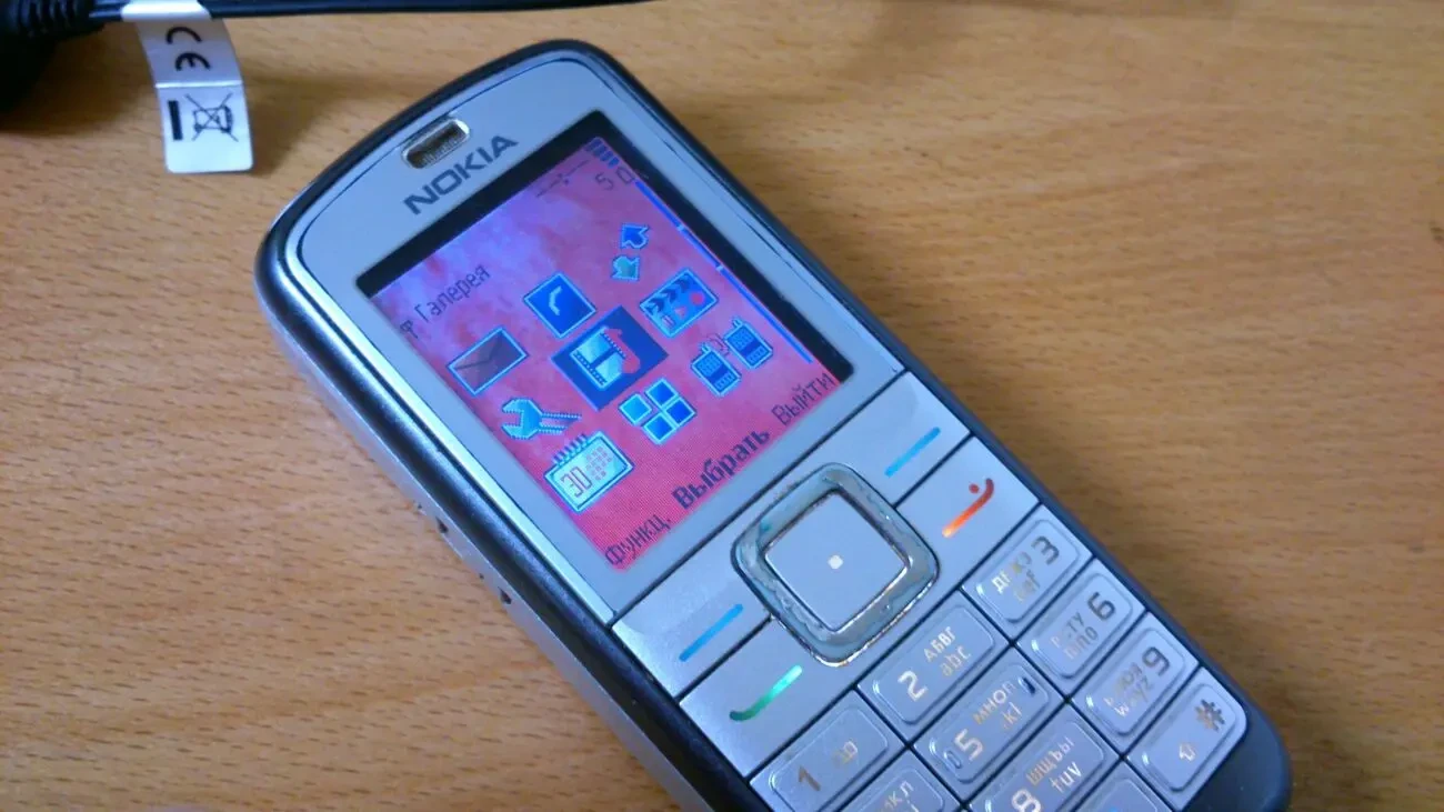 Телефон nokia 6070 с наушником 5