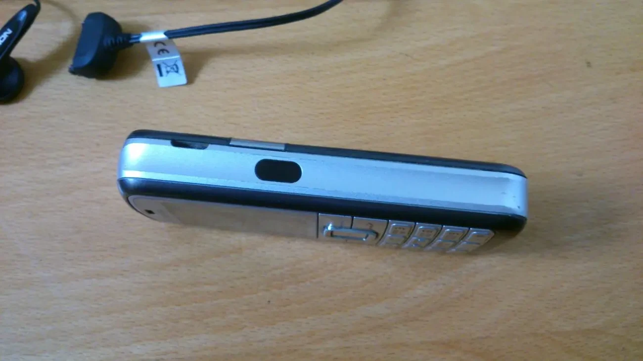 Телефон nokia 6070 с наушником 8