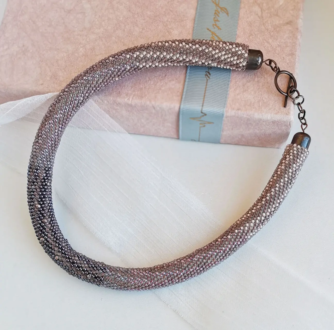 Прикраса із бісеру кольє-джгут Ніжність 3