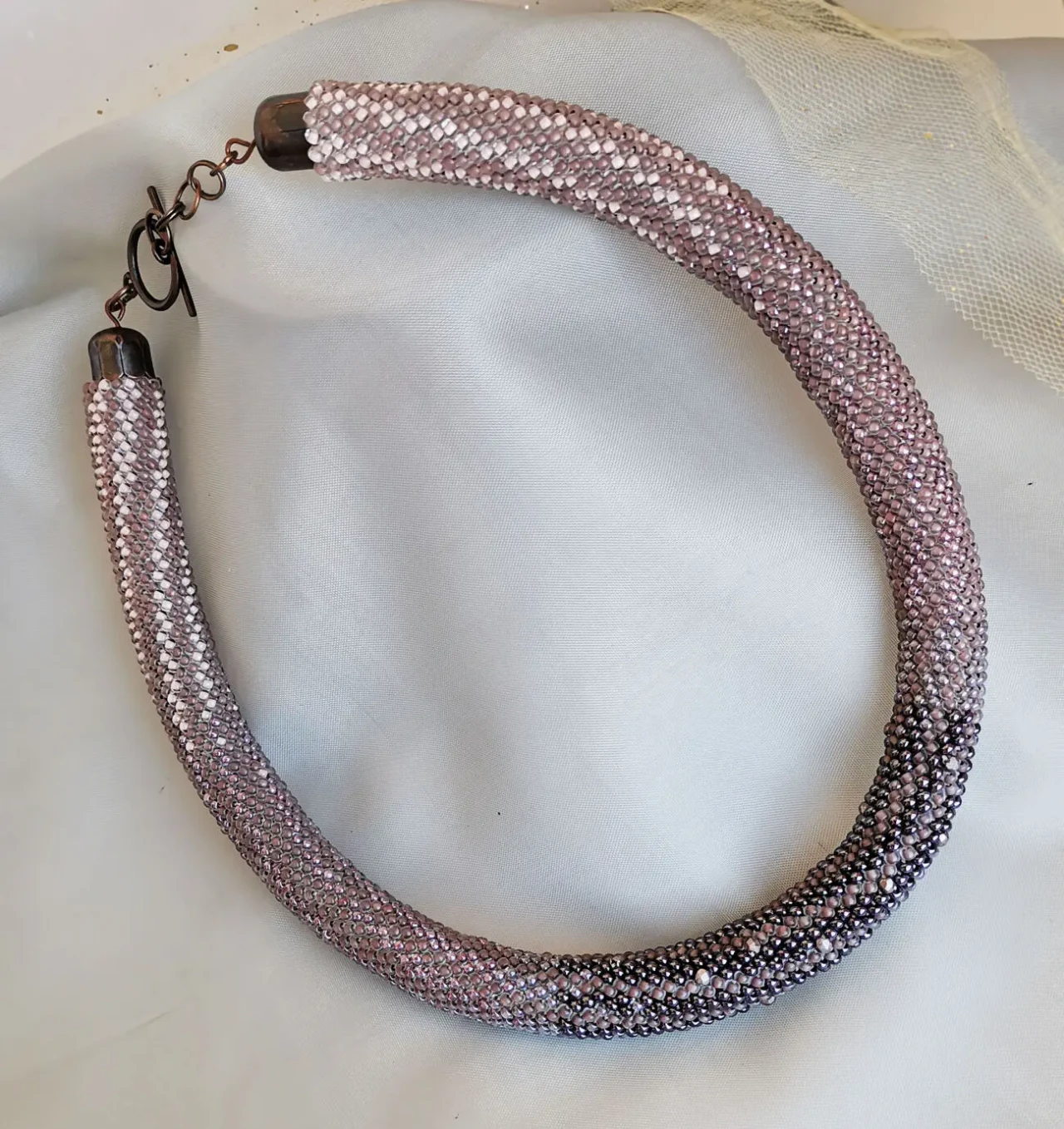 Прикраса із бісеру кольє-джгут Ніжність 7