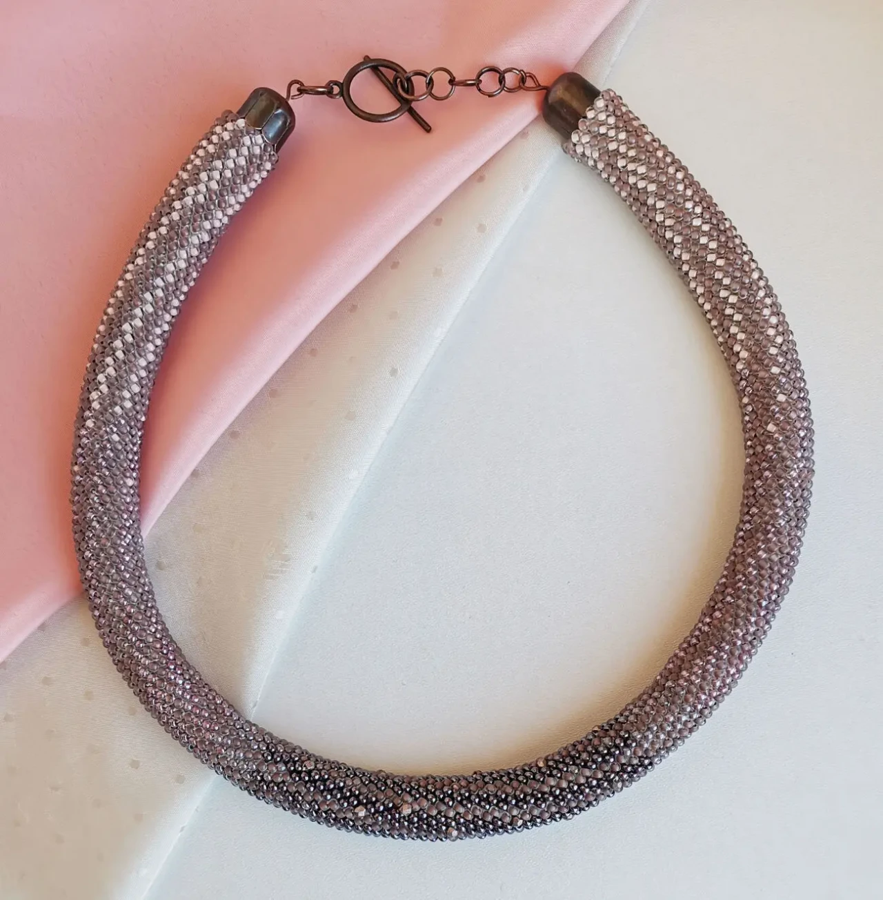 Прикраса із бісеру кольє-джгут Ніжність