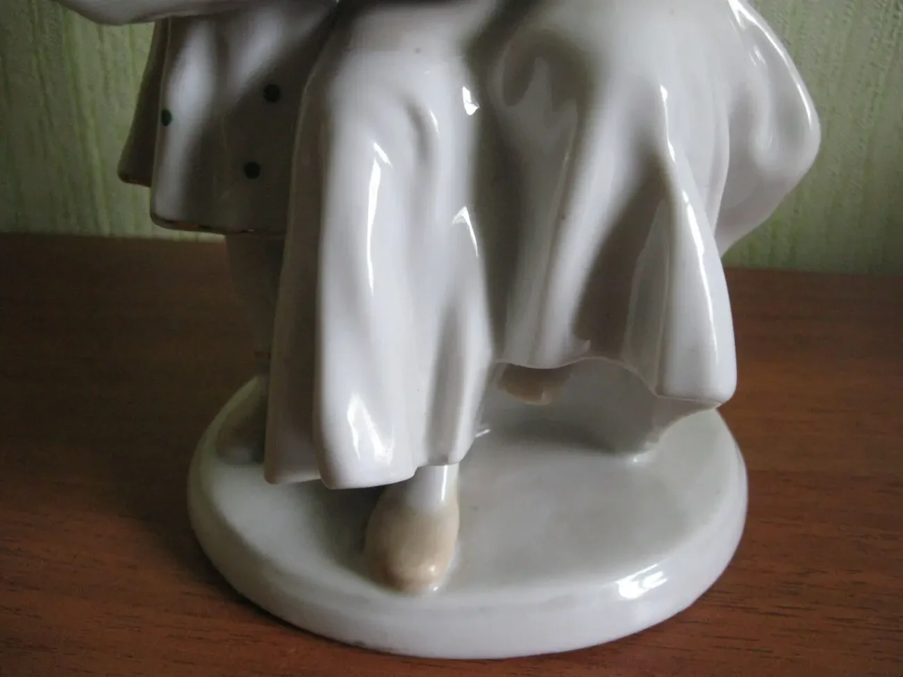 Антікварна порцелянова статуетка Перша книга, ЗКХ Полонне 3