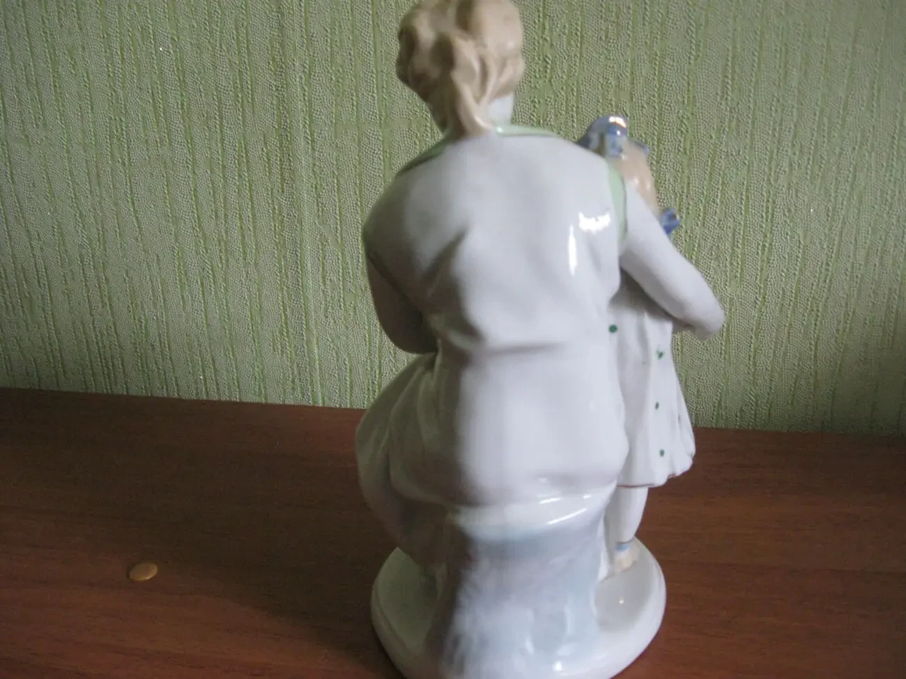 Антікварна порцелянова статуетка Перша книга, ЗКХ Полонне 6