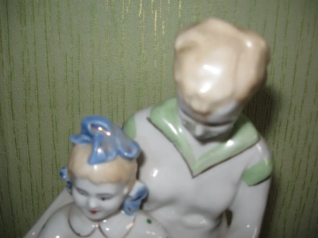 Антікварна порцелянова статуетка Перша книга, ЗКХ Полонне 2