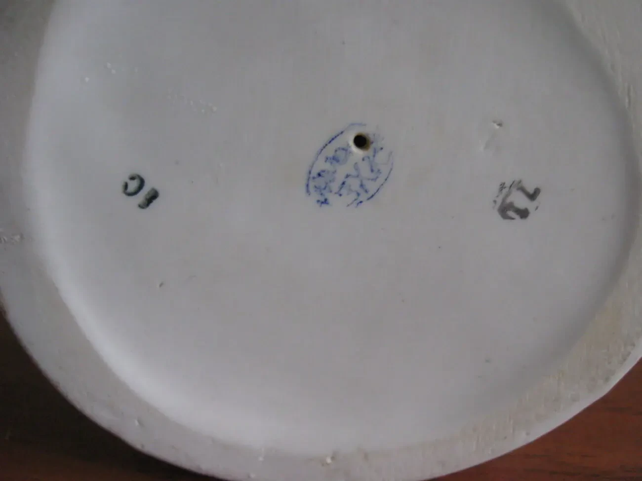 Антікварна порцелянова статуетка Перша книга, ЗКХ Полонне 8