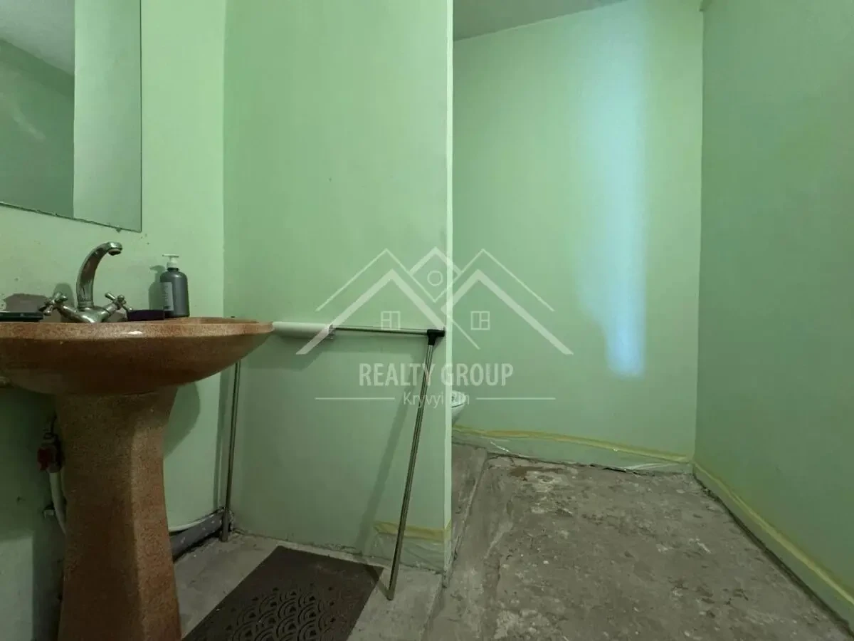 Продається комерційне приміщення 100 м у відмінній локаціі 7