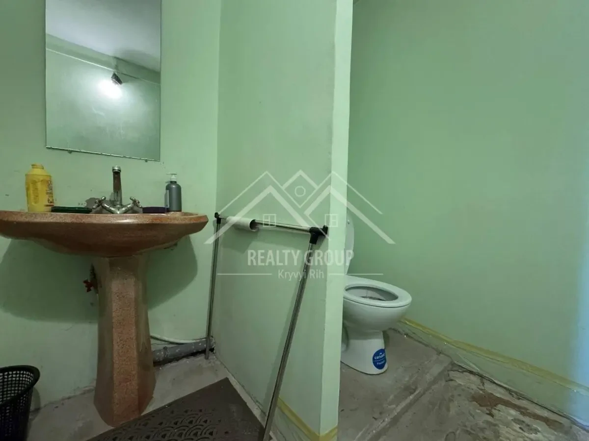 Продається комерційне приміщення 100 м у відмінній локаціі 6