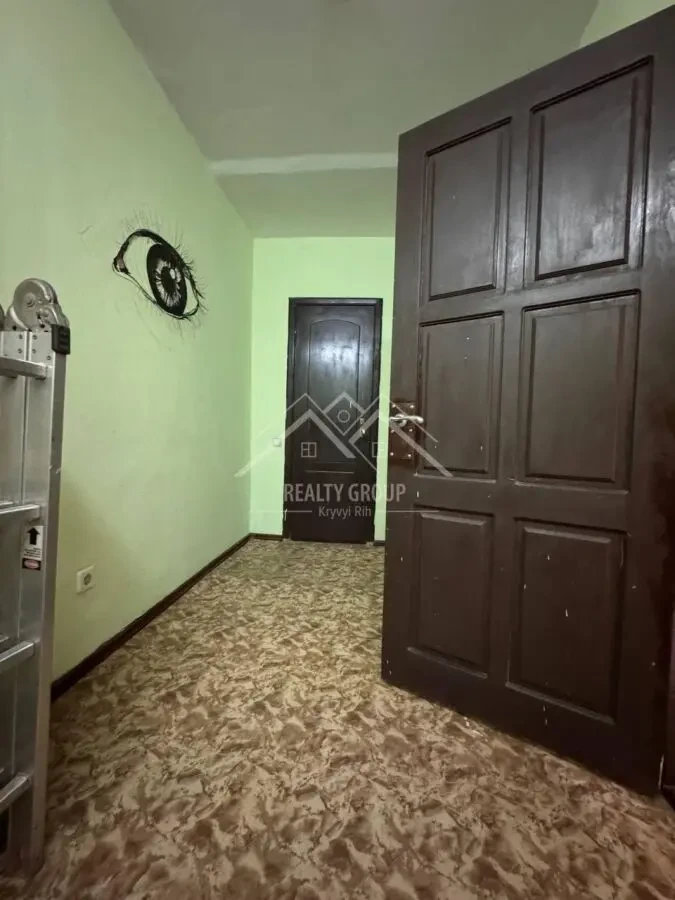 Продається комерційне приміщення 100 м у відмінній локаціі 5