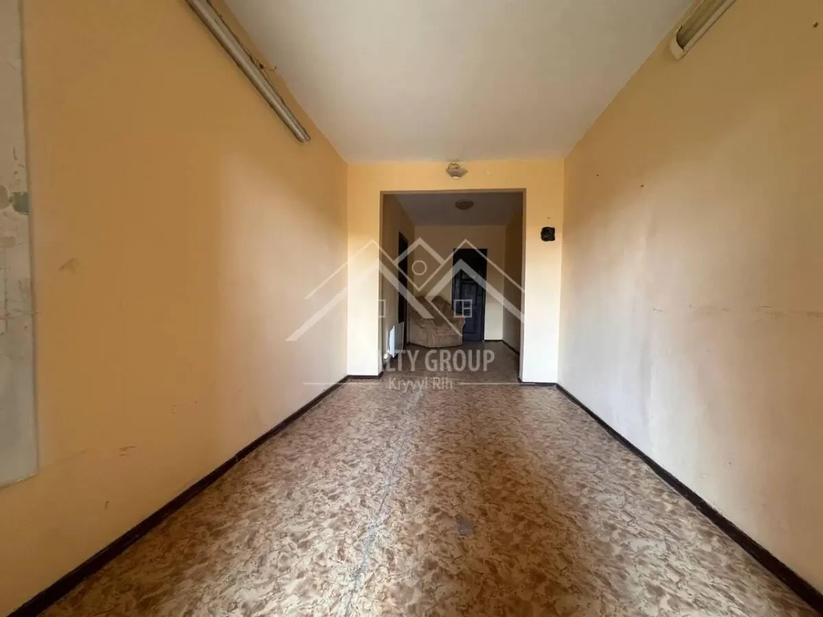 Продається комерційне приміщення 100 м у відмінній локаціі 3