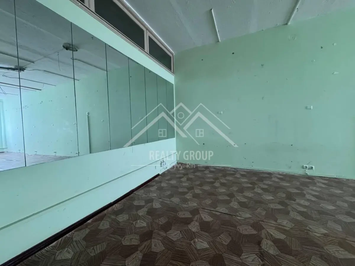 Продається комерційне приміщення 100 м у відмінній локаціі 10