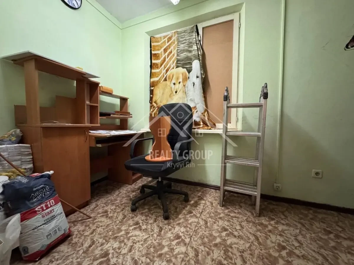 Продається комерційне приміщення 100 м у відмінній локаціі 8