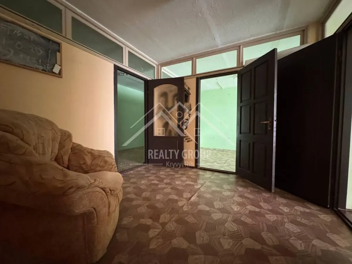 Продається комерційне приміщення 100 м у відмінній локаціі 4