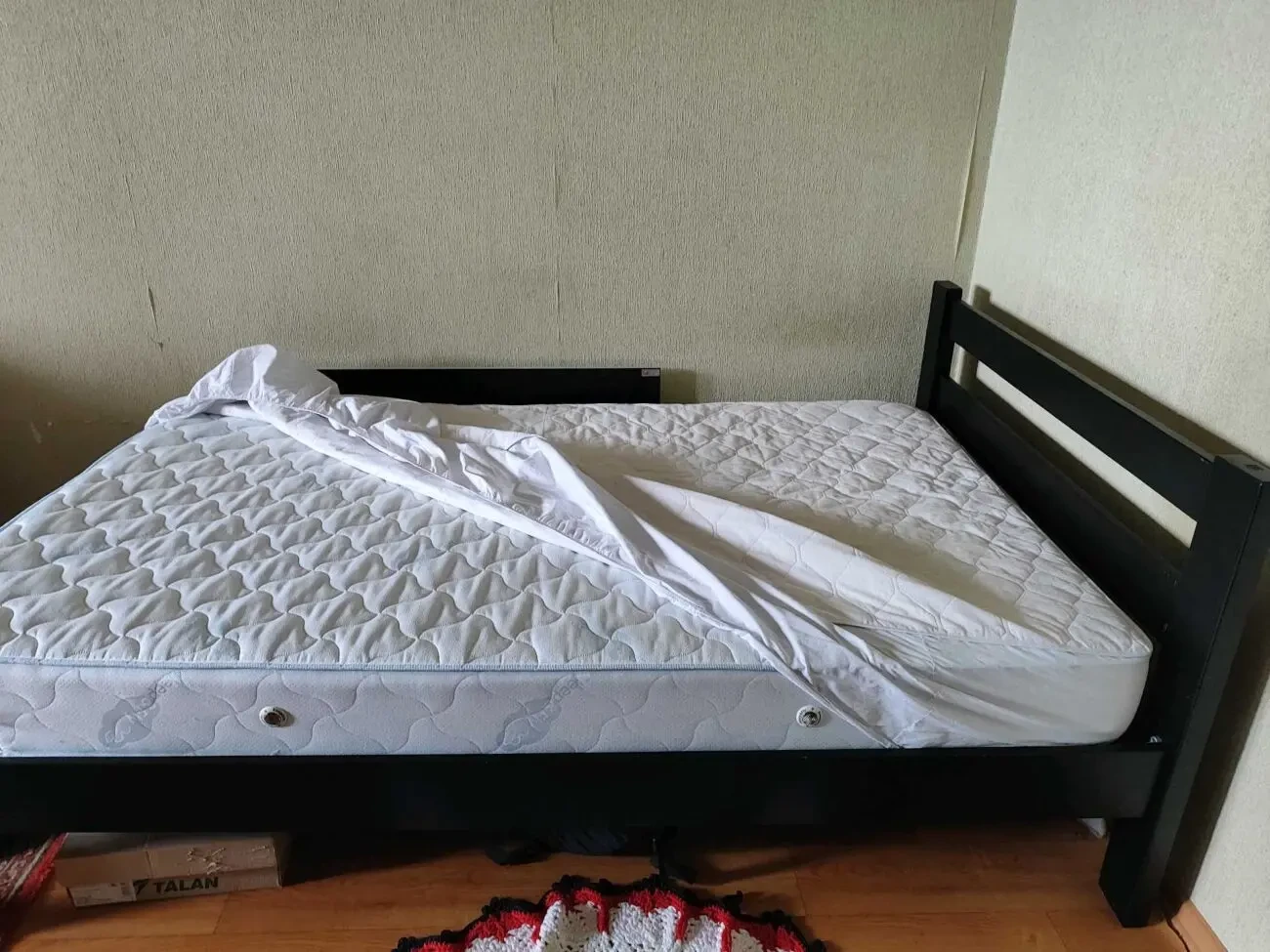 Продам ліжко з матрацом 4